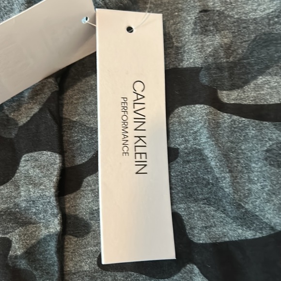 NWT, Calvin Klein Performance, girls short sleeve camo tee in gray/black‎ - Picture 8 of 8